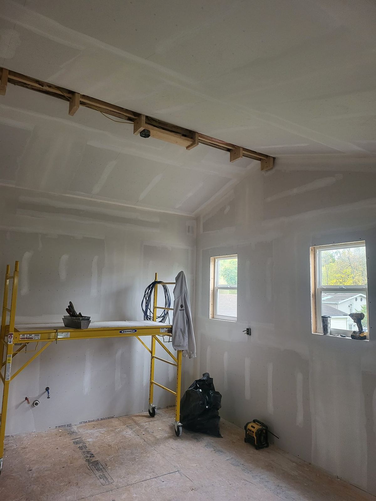 Drywall finishing around windows